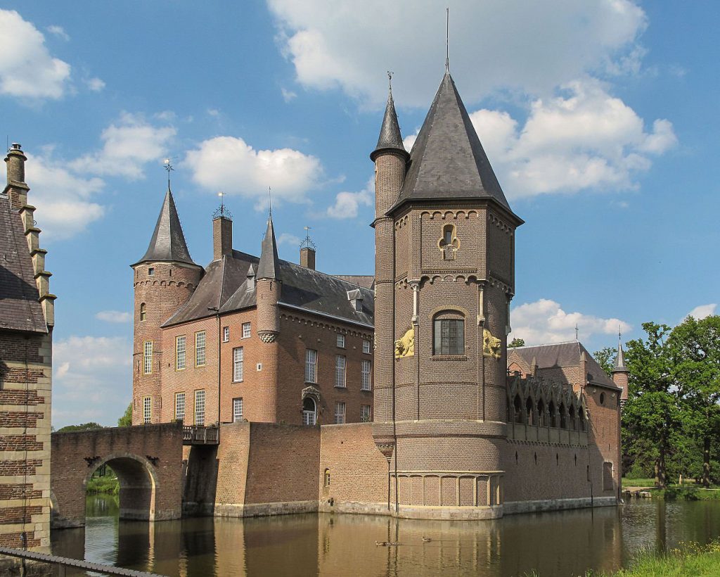 nederland kasteel heeswijk wikimedia 1024x820 - De 14 mooiste kastelen in Nederland voor een dagje uit