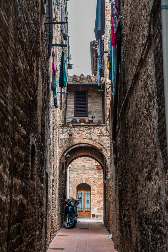 SanGimignano deel2 4 683x1024 - Wat te doen in San Gimignano, Toscane: een reisgids!