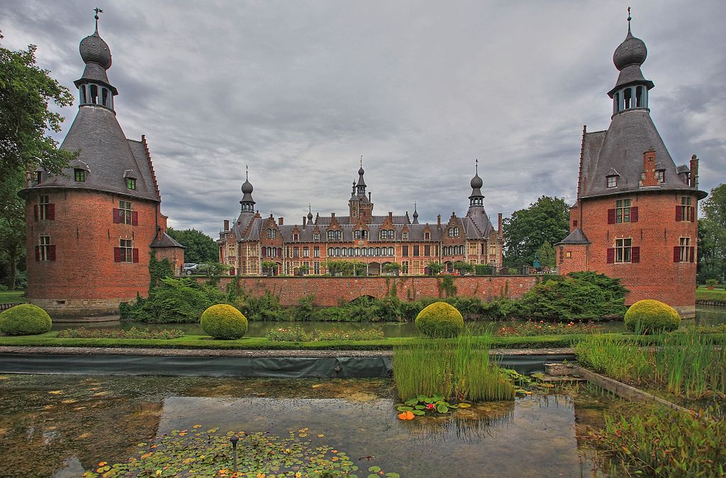 belgie kasteel ooidonk wikimedia - De 12 mooiste kastelen in België om te bezoeken tijdens een dagje uit