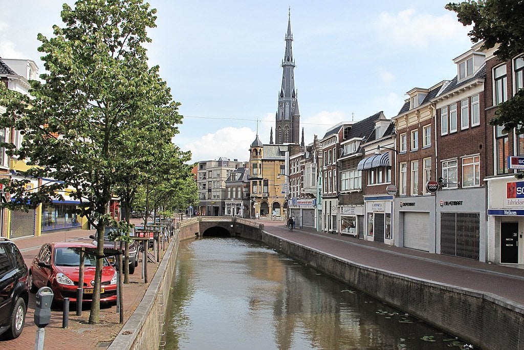 leeuwarden wikimedia - De 21 mooiste plekken in Friesland: van natuur tot dorpen & steden!