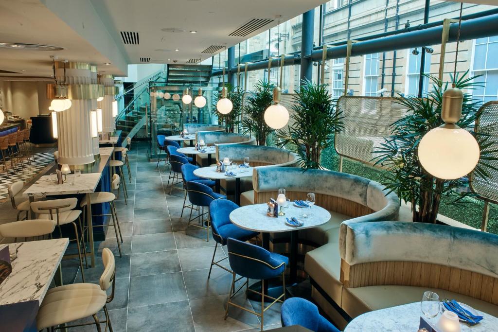 Le Monde Hotel Restaurant Booking.com  - Dit zijn de 30 mooiste steden in Europa voor jouw volgende stedentrip
